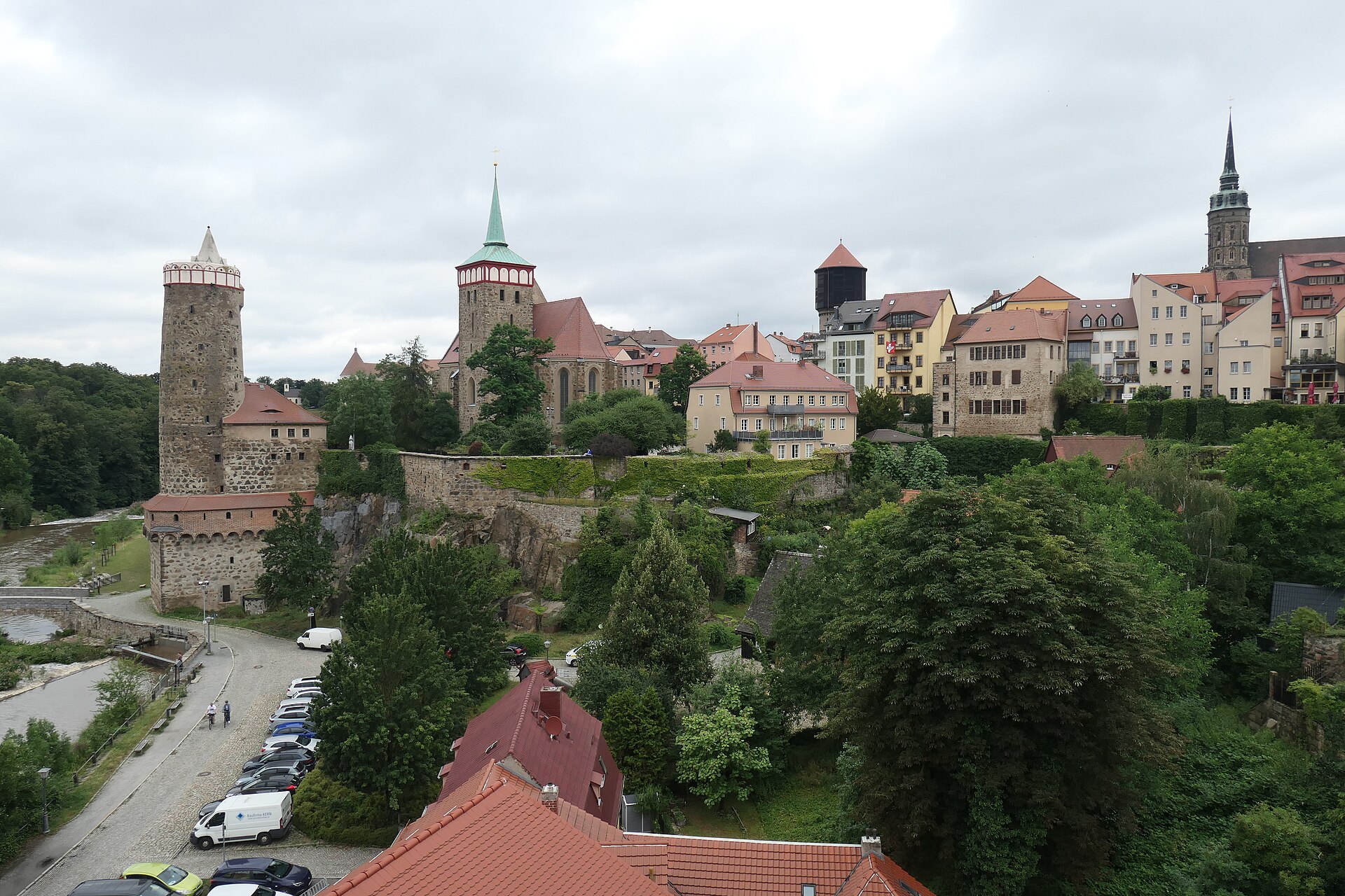 Blick auf die Altstadt von Bautzen mit Alter Wasserkunst und Michaeliskirche